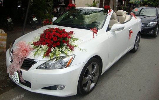 Địa chỉ công ty thuê xe cưới mui trần màu trắng tại quận đống đa- cho thuê xe mui trần lexus is250c tại hà nội